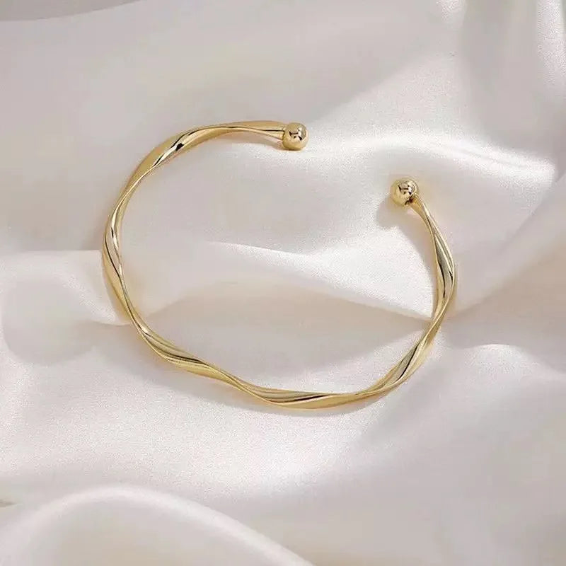 LunaCurve Bracelet